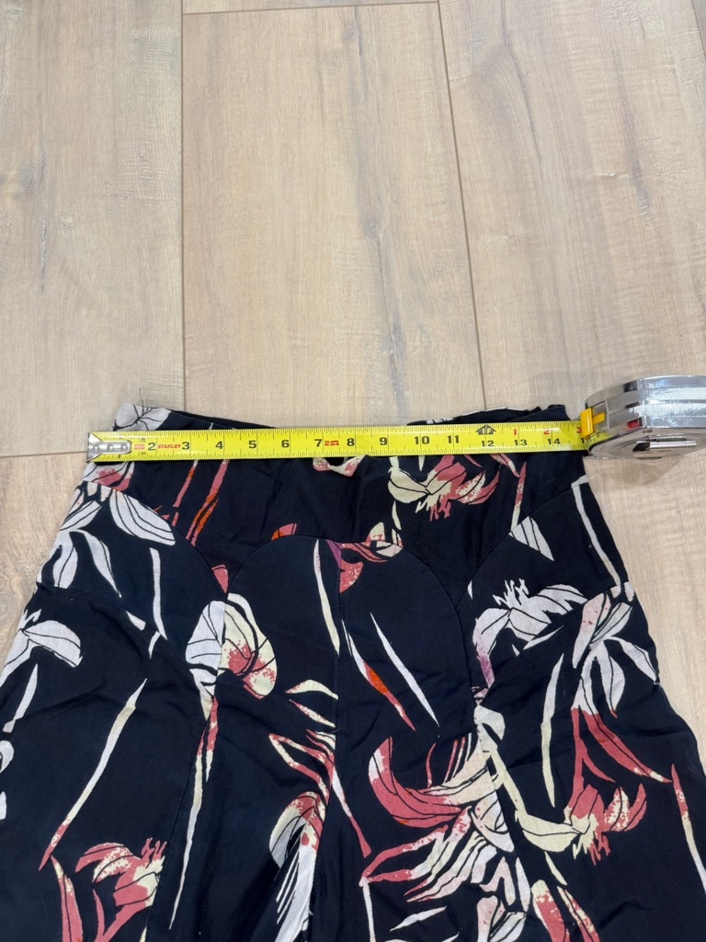 Free People Navy Floral Wide-Leg Cropped Palazzo Pants with Pink & White Blooms - Picture 5 of 6